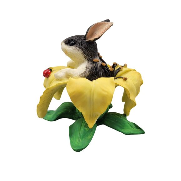 Charming Tails Figurine Binkey In A Lily Rabbit in Flower 89/305 Silvestri - Picture 5 of 9